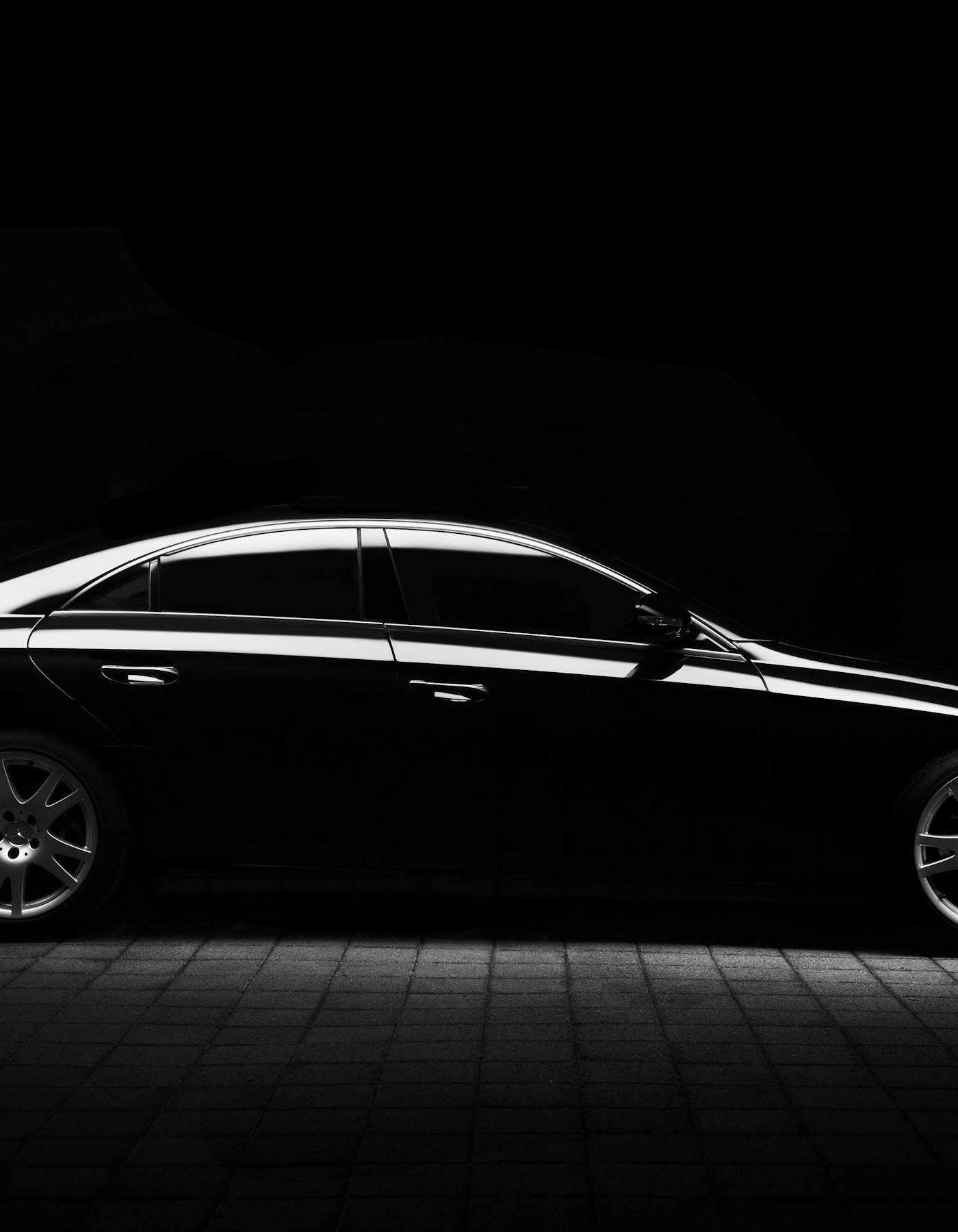 Agente de rent-a-car a realizar check-in digital de viatura