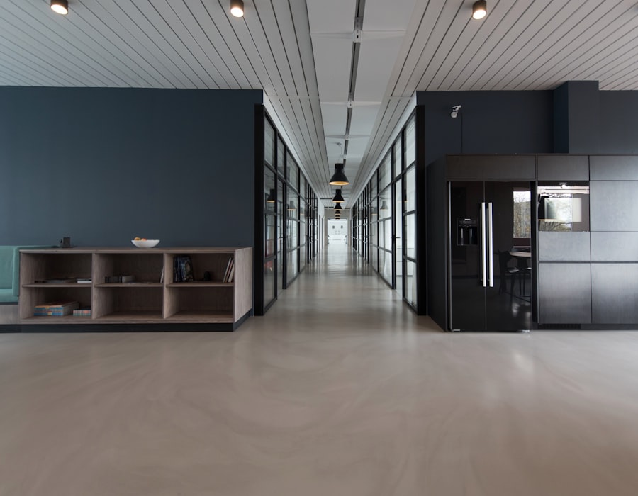 Espaço de coworking com membros a trabalhar