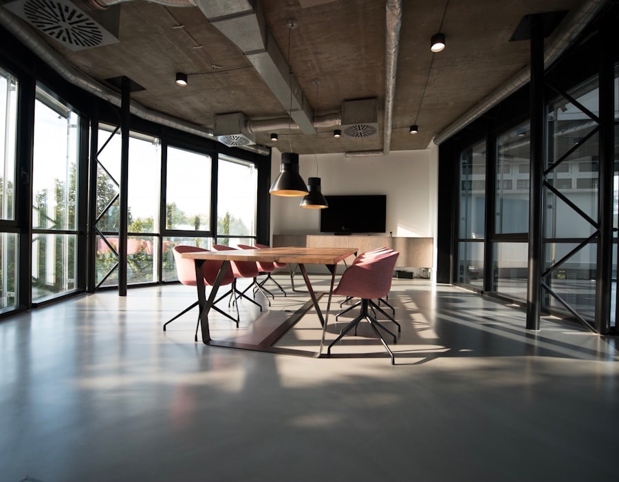 Sala de reuniões reservada num espaço coworking